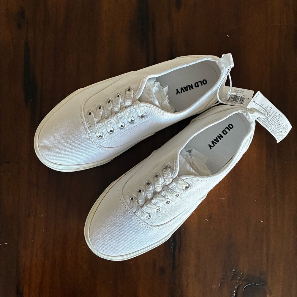 Old Navy White Kids Sneakers - Picture 2 of 2